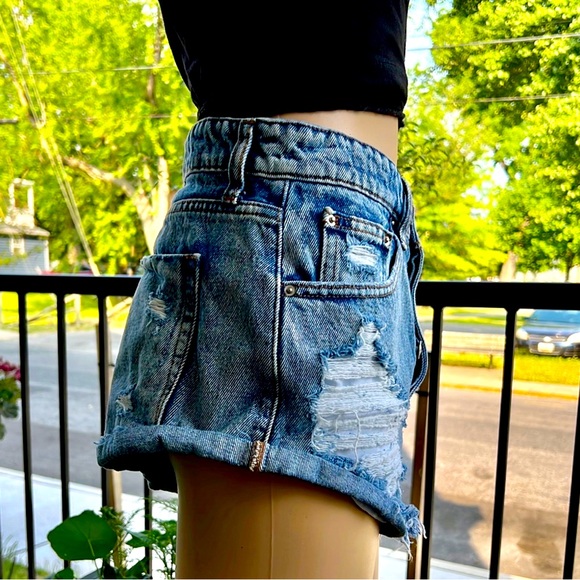 Fashion Nova denim bootaay shorts - Picture 2 of 7